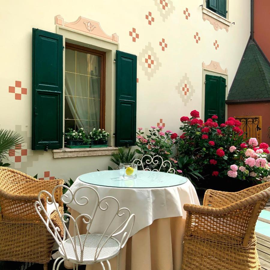 Sembenini Palace Riva del Garda Eksteriør bilde