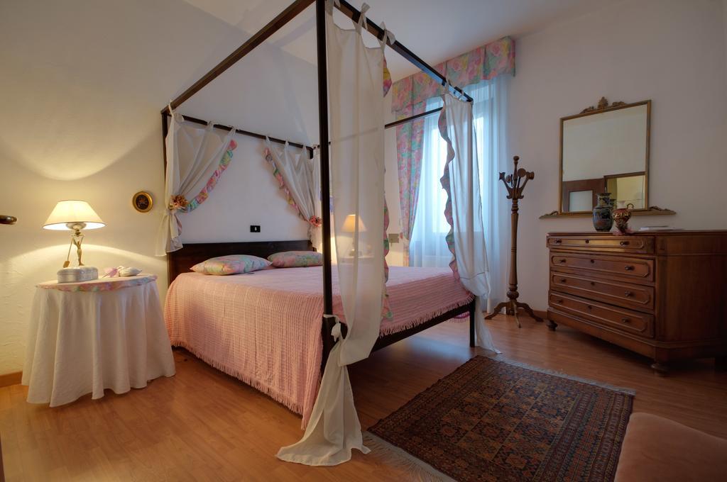 Sembenini Palace Riva del Garda Rom bilde
