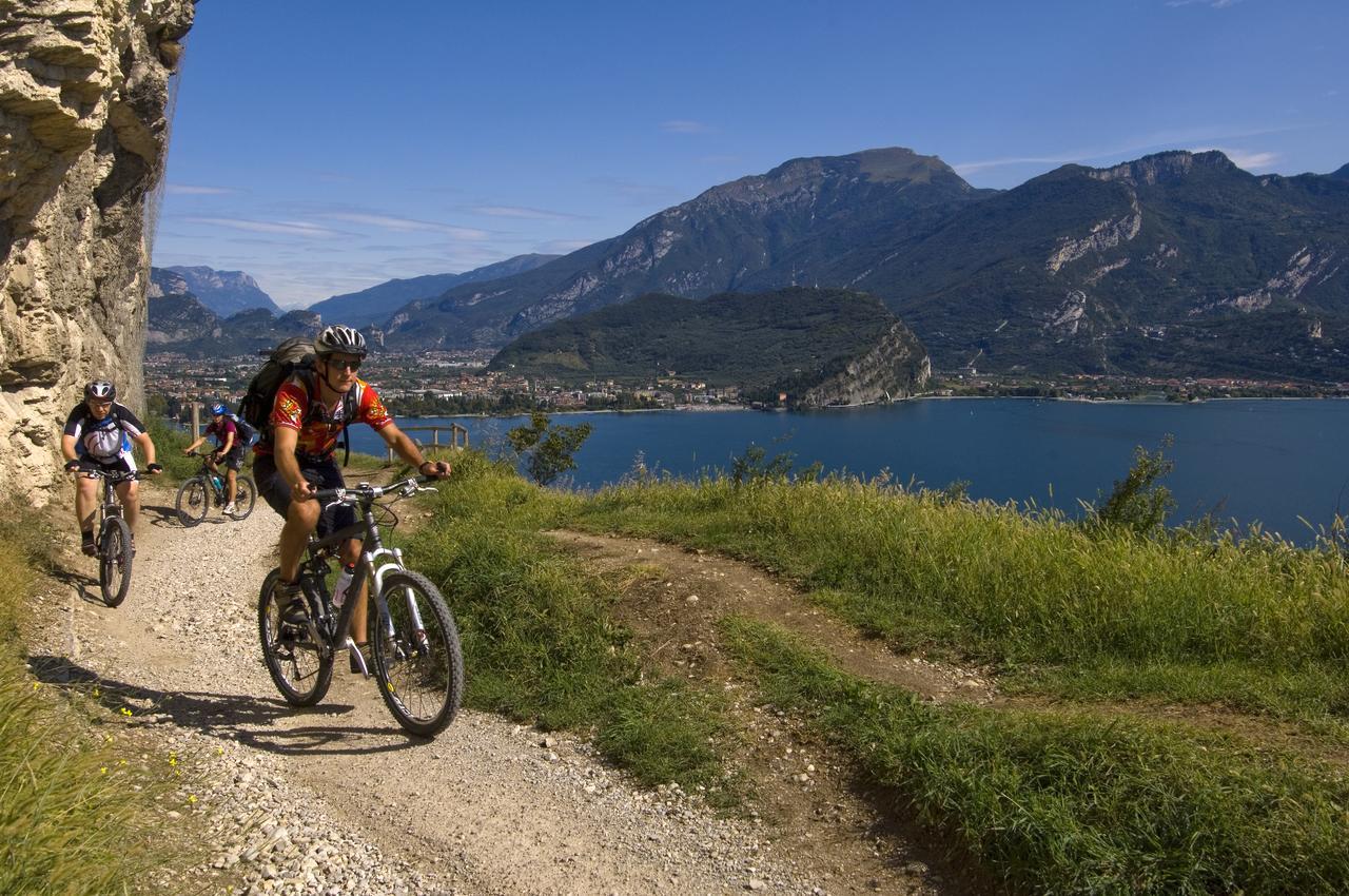 Sembenini Palace Riva del Garda Eksteriør bilde