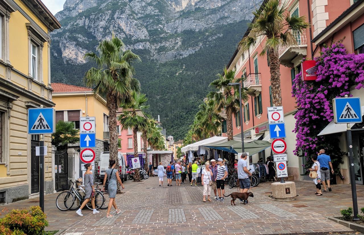 Sembenini Palace Riva del Garda Eksteriør bilde
